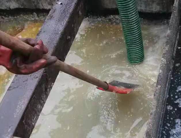 隔油池异味刺鼻?专业清掏根除油污臭味